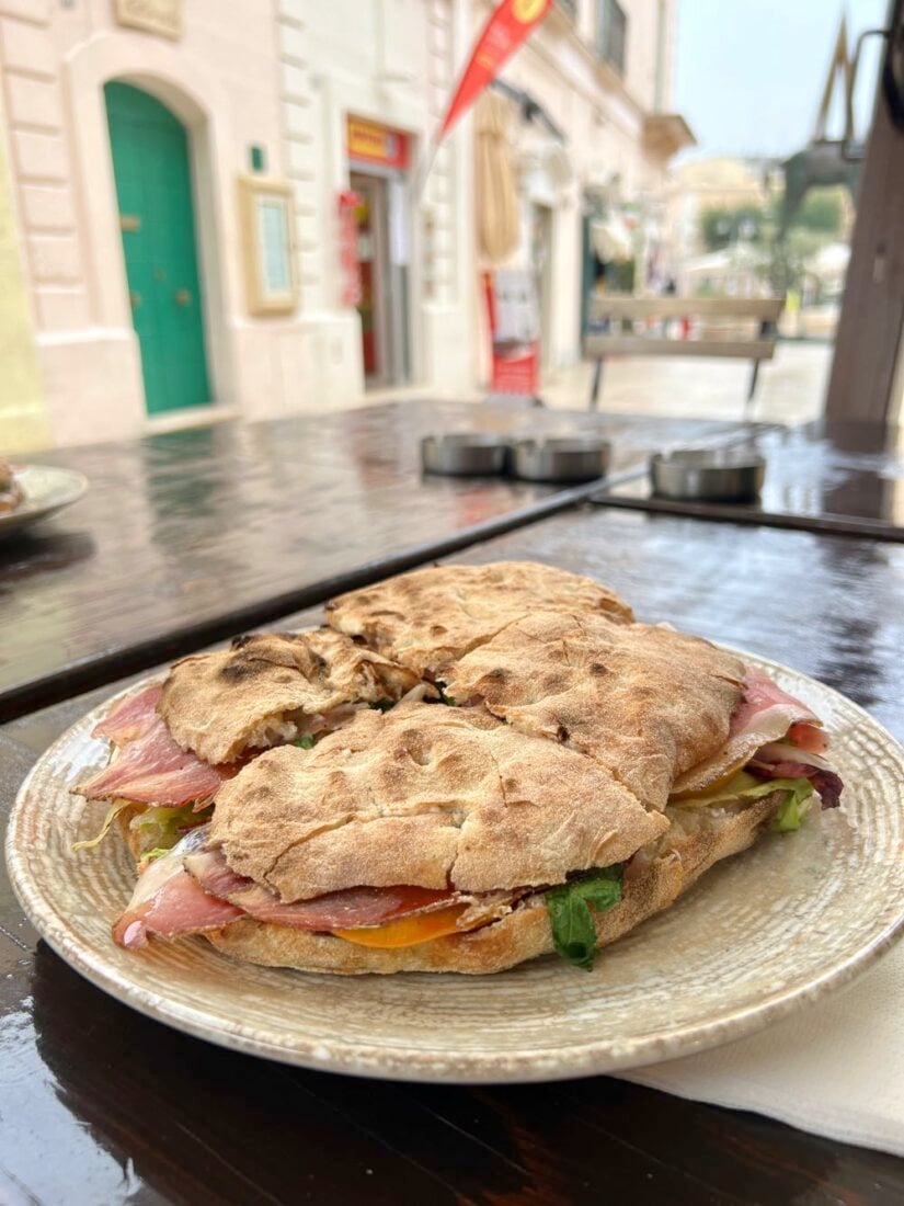 puce sandwich in matera