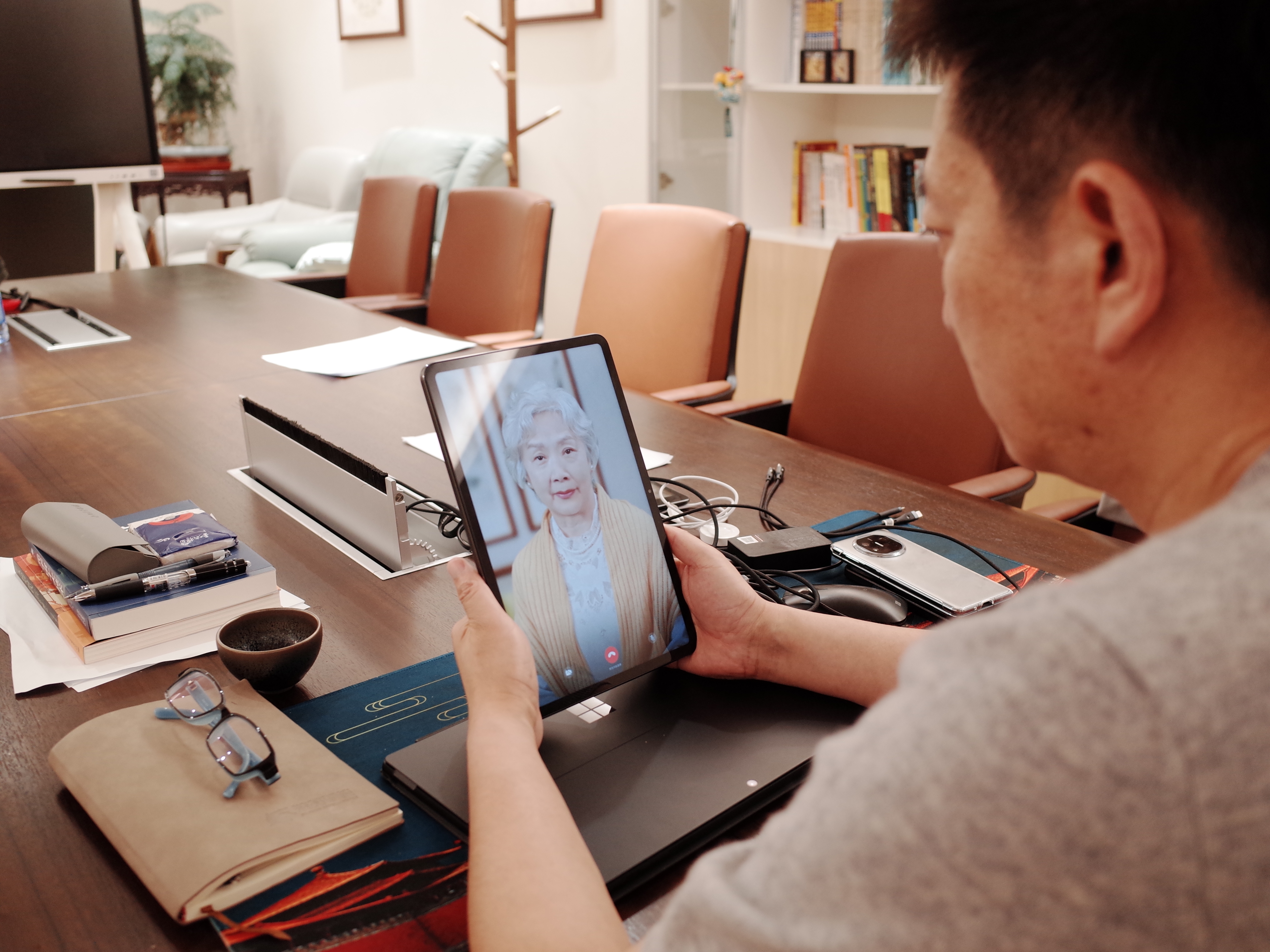 Sun Kai, the co-founder of Silicon Intelligence, speaks with an AI avatar of his late mother whenever he feels stressed at work.