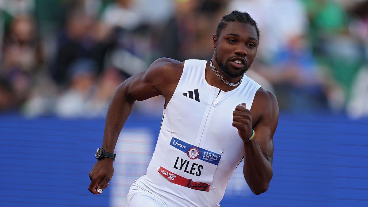 Noah Lyles competes