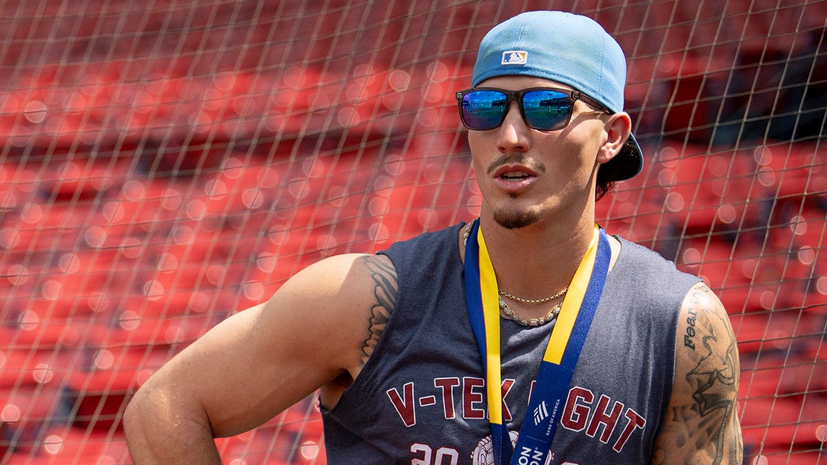 Jarren Duran gets a Boston Marathonmedal