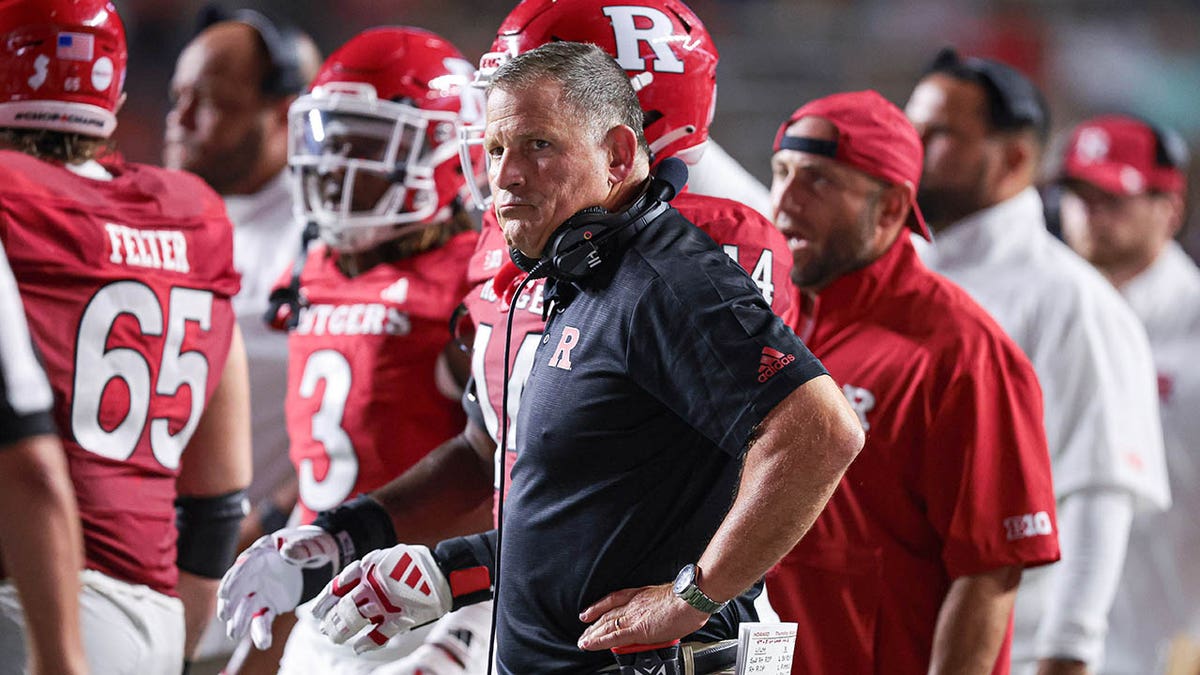 Schiano on sideline