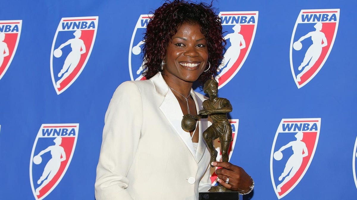 Sheryl Swoopes wins MVP