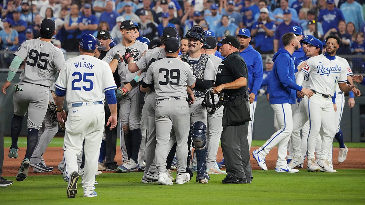 Benches clear between Yankees and Royals