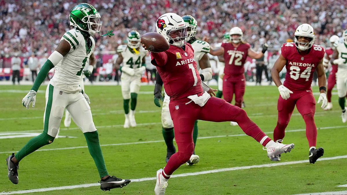 Kyler Murray scores touchdown