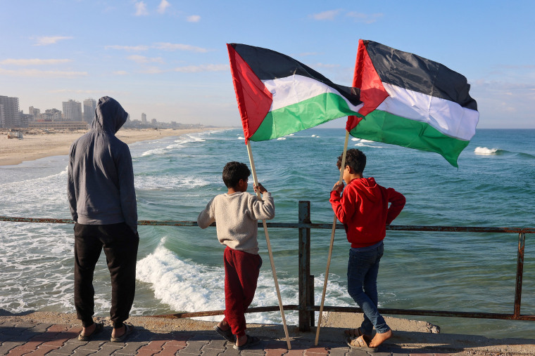 Ranks of Hamas fighters formed up on Gaza's beachfront on February 1 for the handover of an Israeli-American hostage Keith Siegel in a show of force against the dramatic backdrop of breaking waves. 