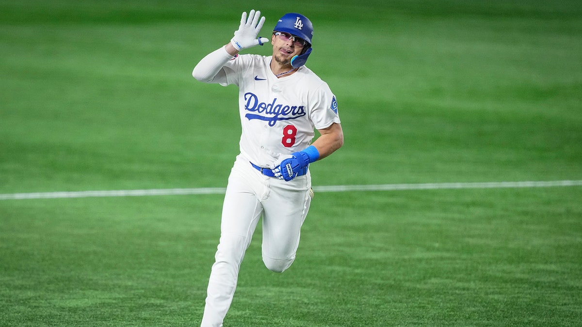 Kike Hernandez celebrates